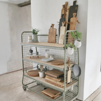 Holzbrett "Woodbag" aus Natureiche mit Lederschlaufe in verschiedenen Größen