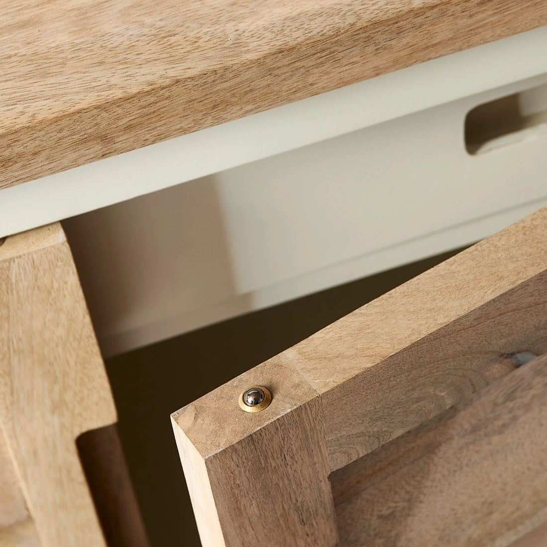 Verschluss der Anrichte