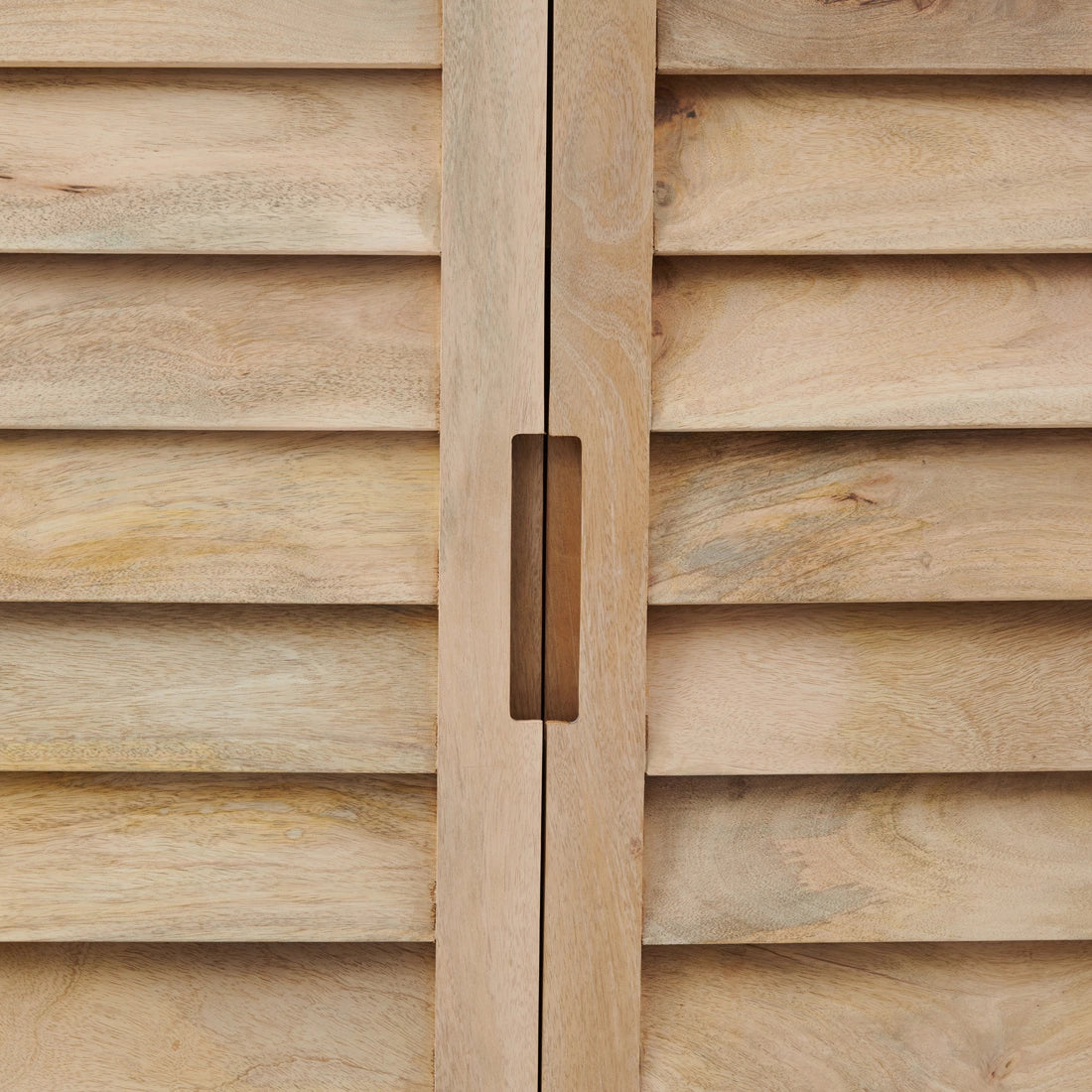 Schrank Runer mit Türen und praktischen Schubladen