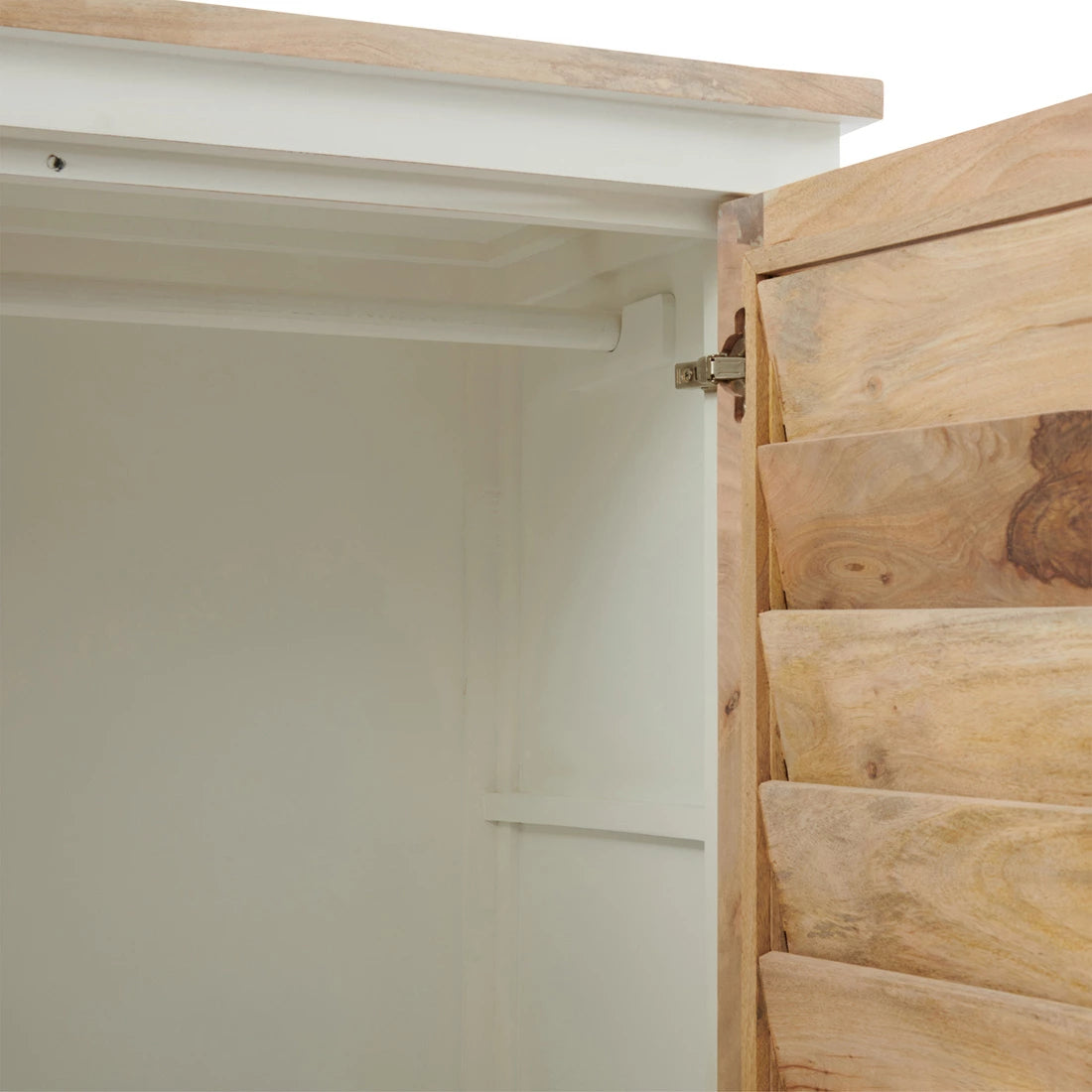 Schrank Runer mit Türen und praktischen Schubladen