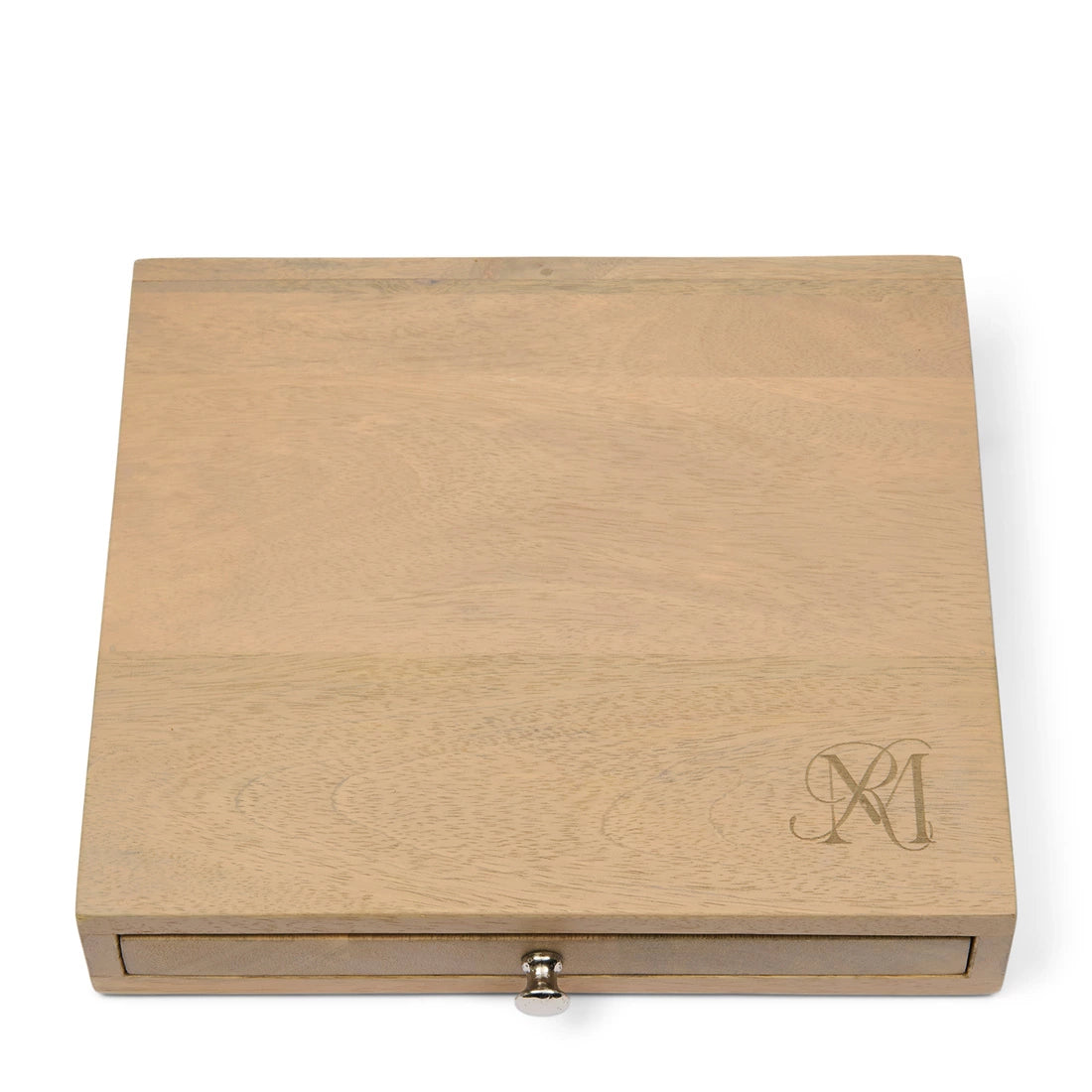 Käsebrett mit den passenden Käsemessern