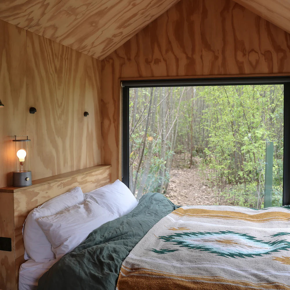 Die tragbare Lampe Rugged Muse aus Rohaluminium