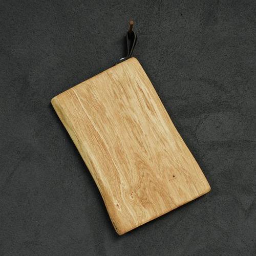 Holzbrett "Etikett" aus Natureiche mit Lederschlaufe in verschiedenen Größen