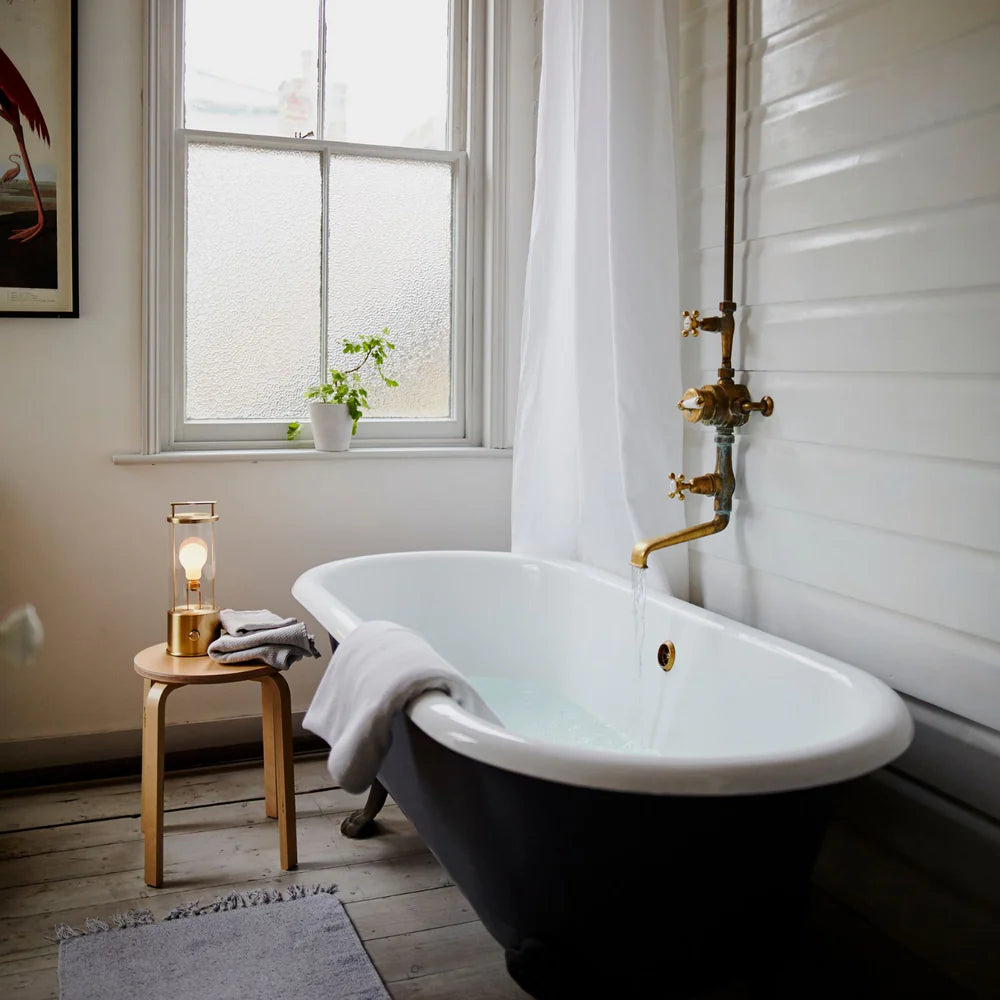 Die tragbare Lampe Muse aus massivem Messing Special Edition