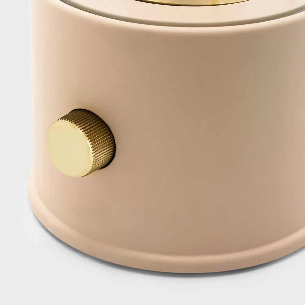 Die tragbare Lampe Muse in Gips-Rosa