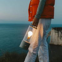 Die tragbare Lampe „Muse“ in Pleasure Garden Green