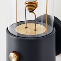 Die Wandleuchte Muse in Hackles Black