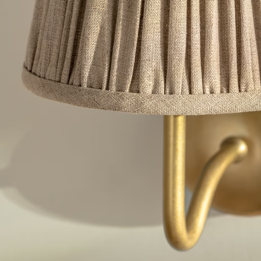 Corston Malvern kleine Wandleuchte natürliches Beige - Antikes Messing