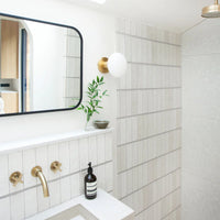 Wandleuchte „Lochan“ in Messing oder Graphit