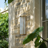 Corston Bank Wandleuchte aus Rillenglas - Antikes Messing