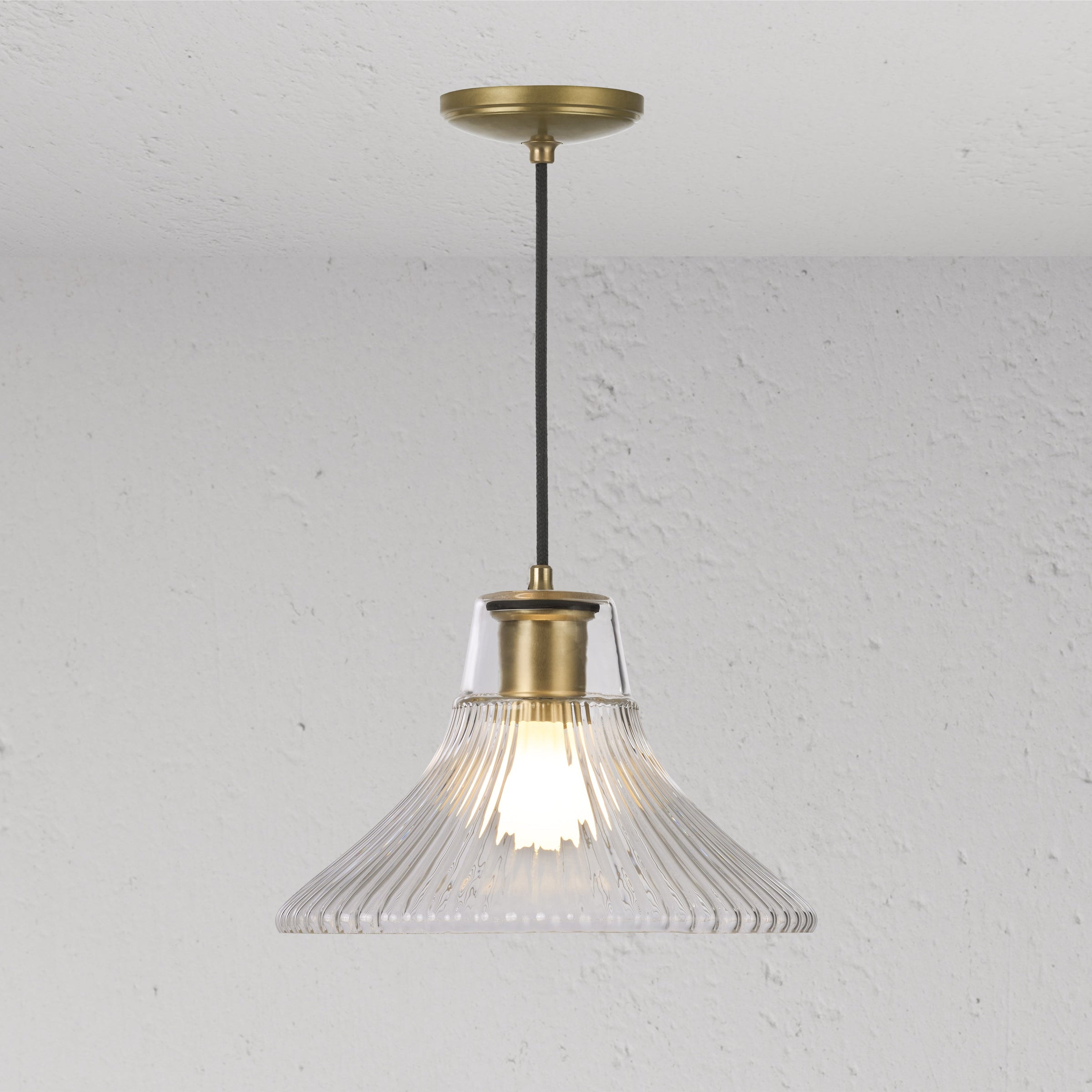 Corston Hammersmith hängende Medium-Deckenleuchte geriffeltes Glas - Antikes Messing