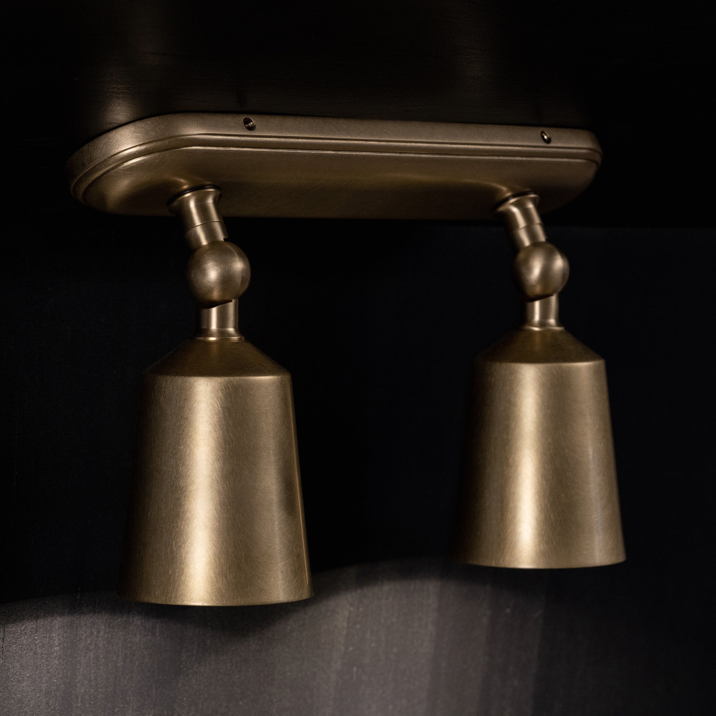 Baylis Doppelstrahler (50 mm) – Antikes Messing