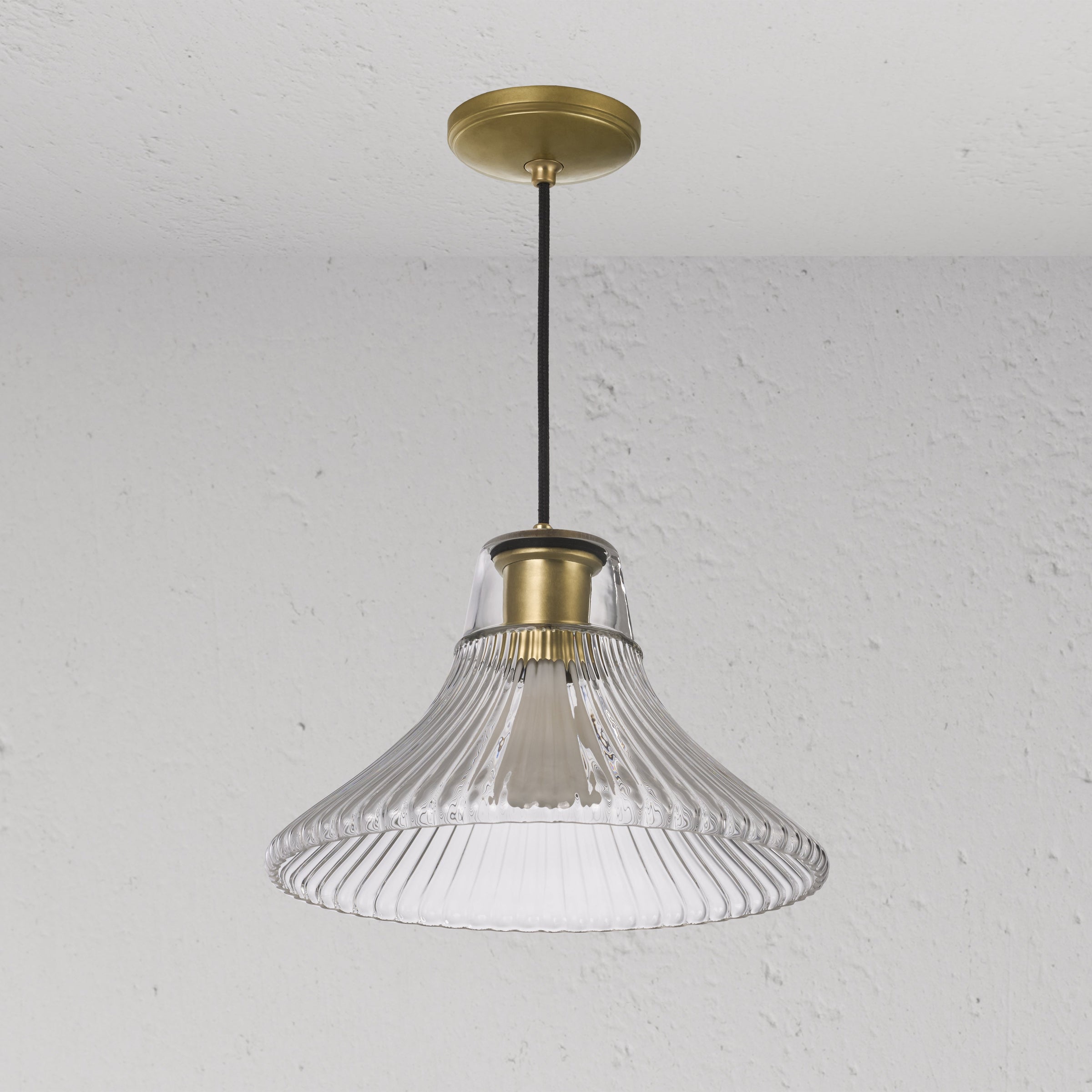 Corston Hammersmith hängende Medium-Deckenleuchte geriffeltes Glas - Antikes Messing