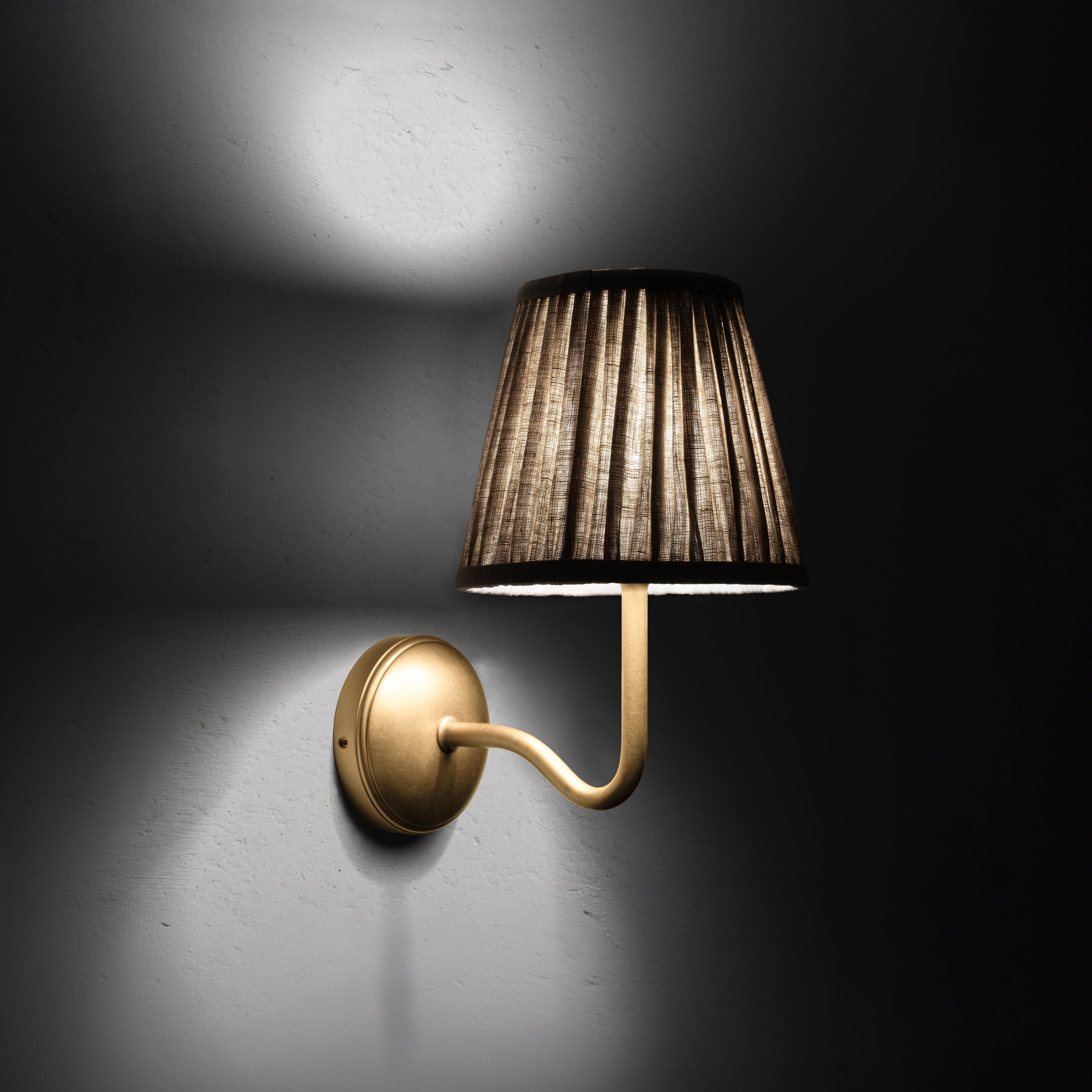 Corston Malvern Medium-Wandleuchte natürliches Beige - Antikes Messing