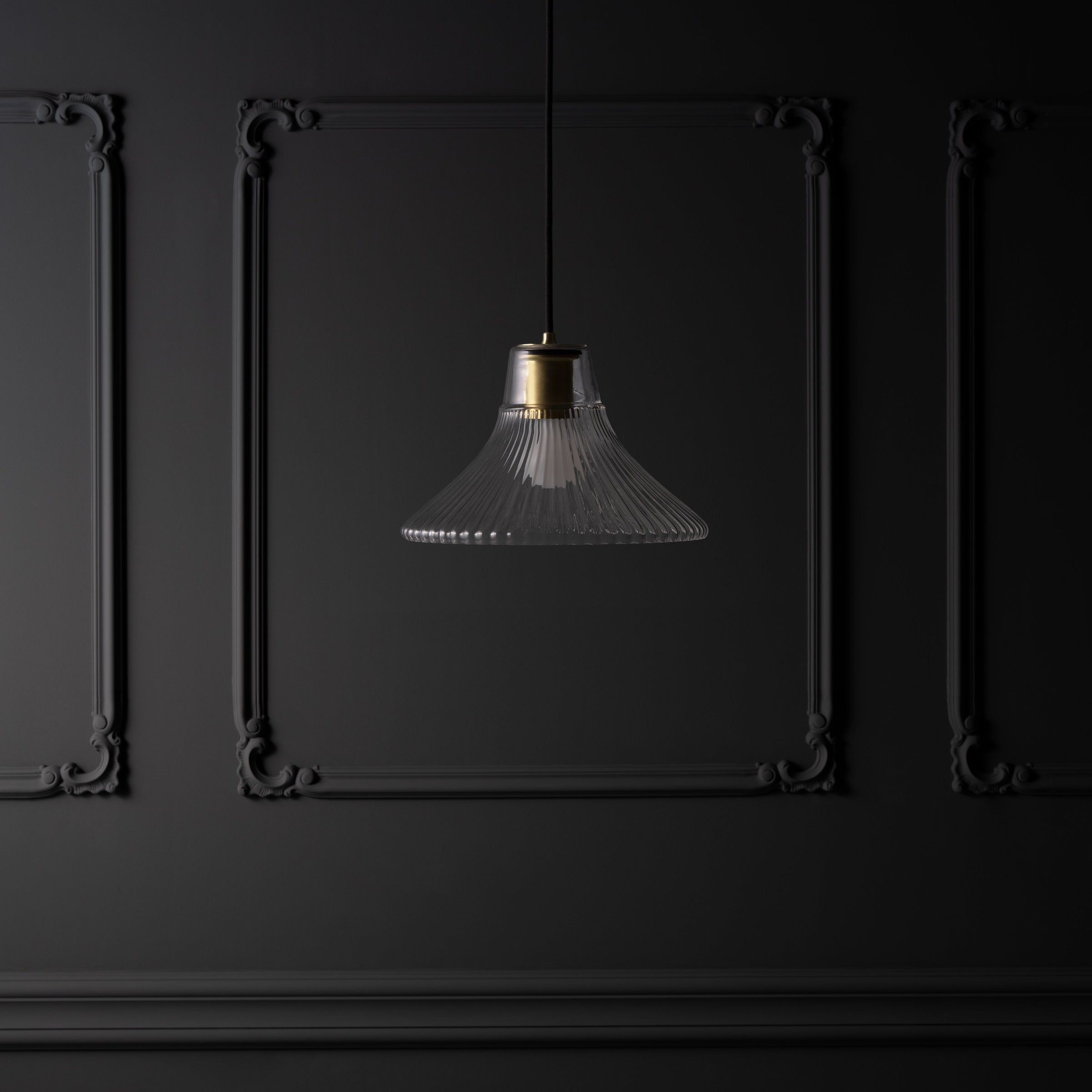 Corston Hammersmith hängende Medium-Deckenleuchte geriffeltes Glas - Antikes Messing