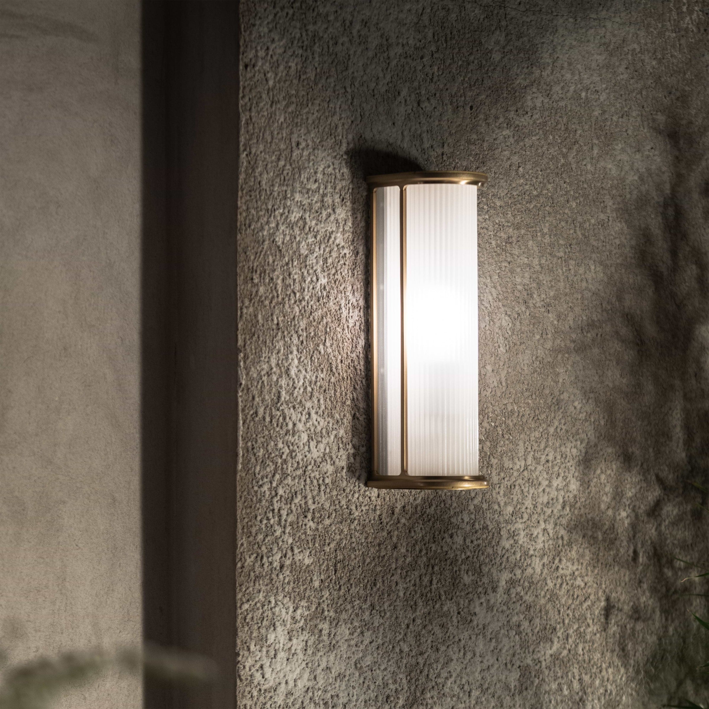 Corston Bank Wandleuchte aus Rillenglas - Antikes Messing