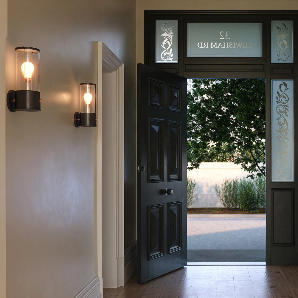 Die Wandleuchte Muse in Hackles Black