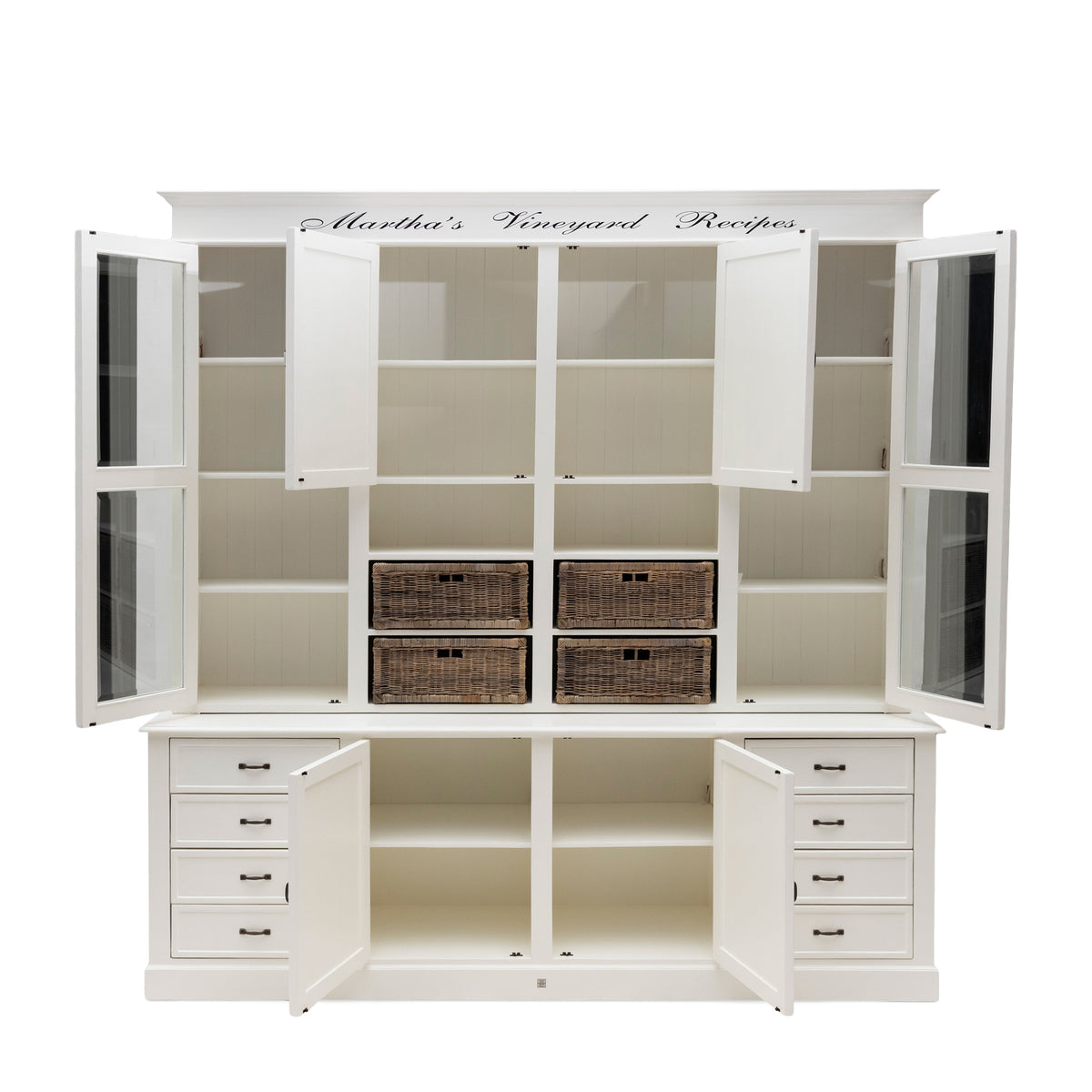 Vitrine Martha’s Vineyard – Großzügiger Schrank mit Schubladen, Tafel-Front & Türen