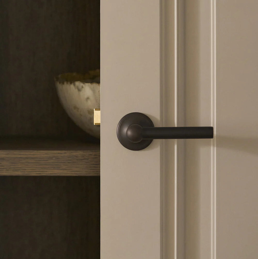 Corston Harper gefederter Türgriff – Bronze