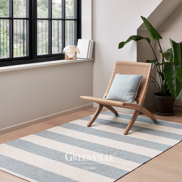 In- & Outdoor Teppich Vanilla Blue Fog – Moderner Streifenteppich für Terrasse & Balkon
