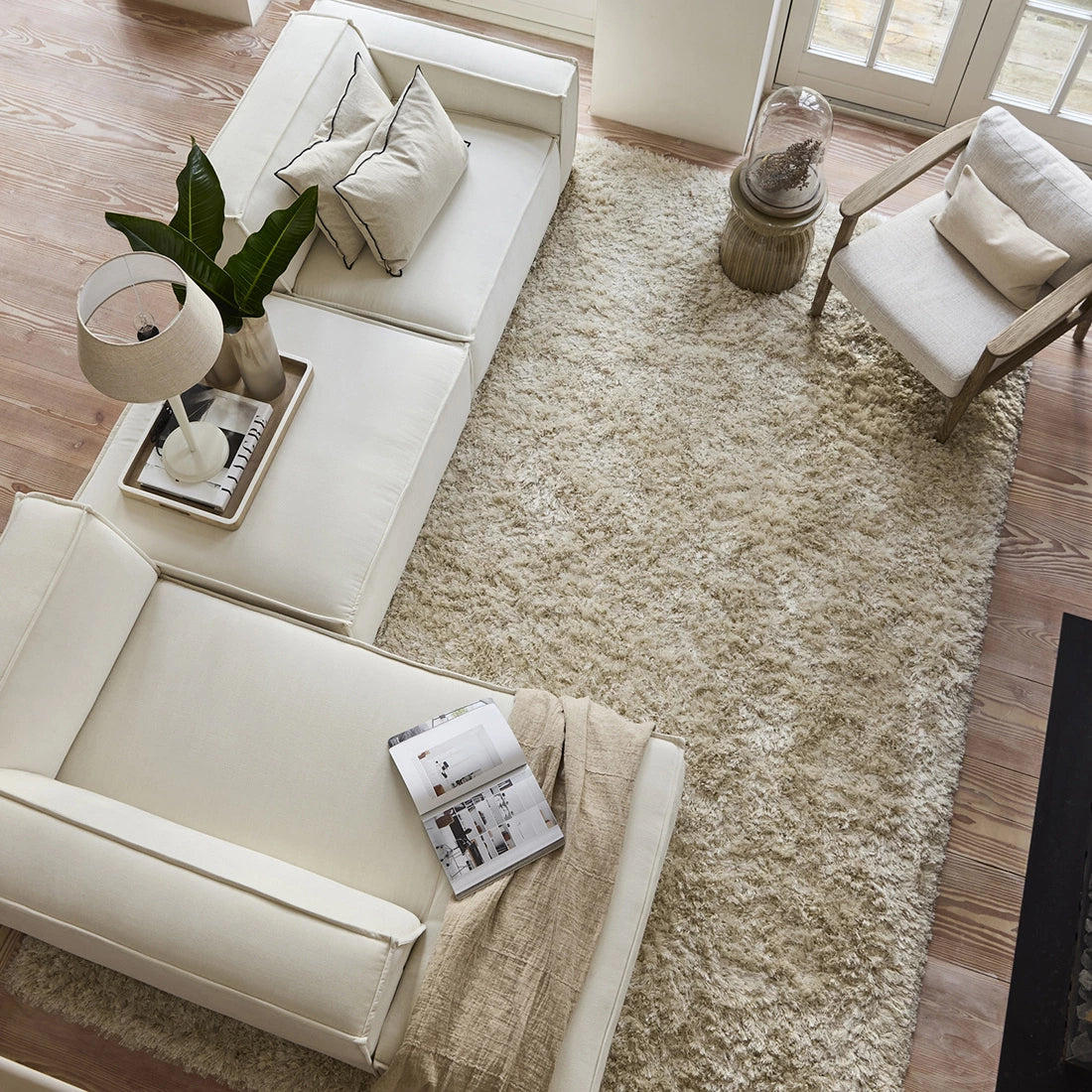Coast Hocker – Stilvoller Hocker mit modernem weißen Bezug für Sofa & Wohnraum