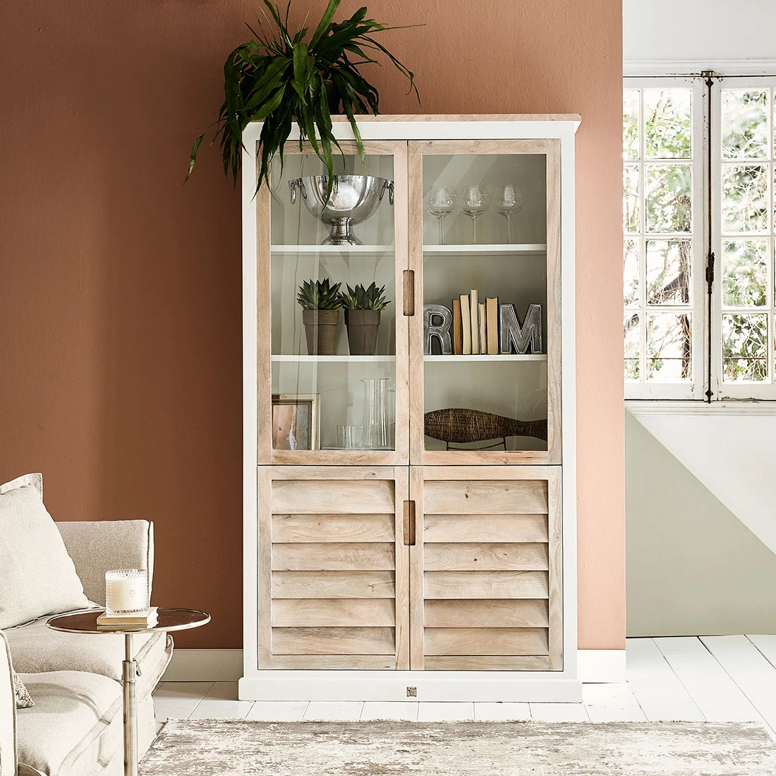 Buffet-Schrank „Runer“ – Massiver Holztisch mit Stauraum & rustikalem Holzfinish