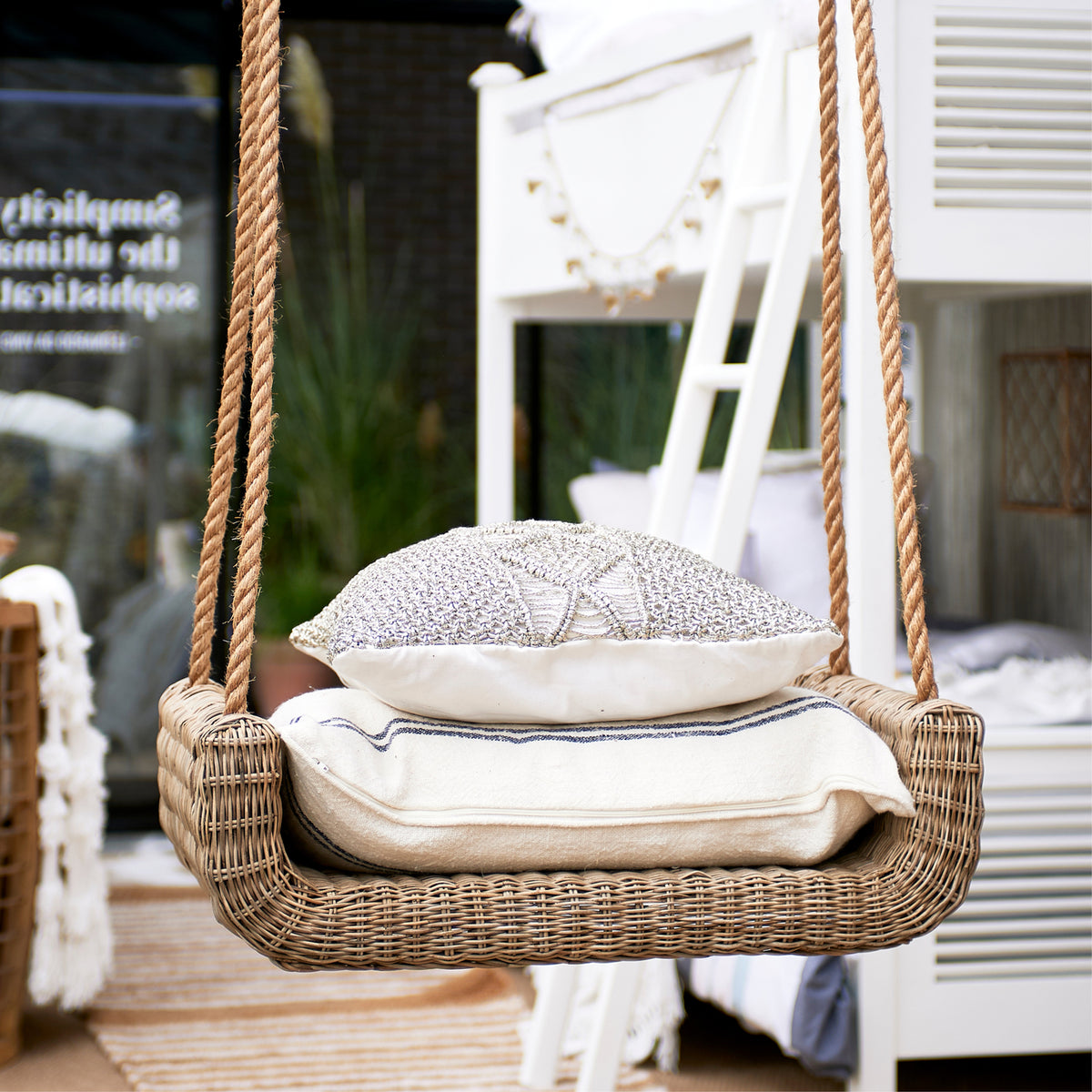 Rattan-Schaukel – Wetterfeste Hängeschaukel für Outdoor & Indoor