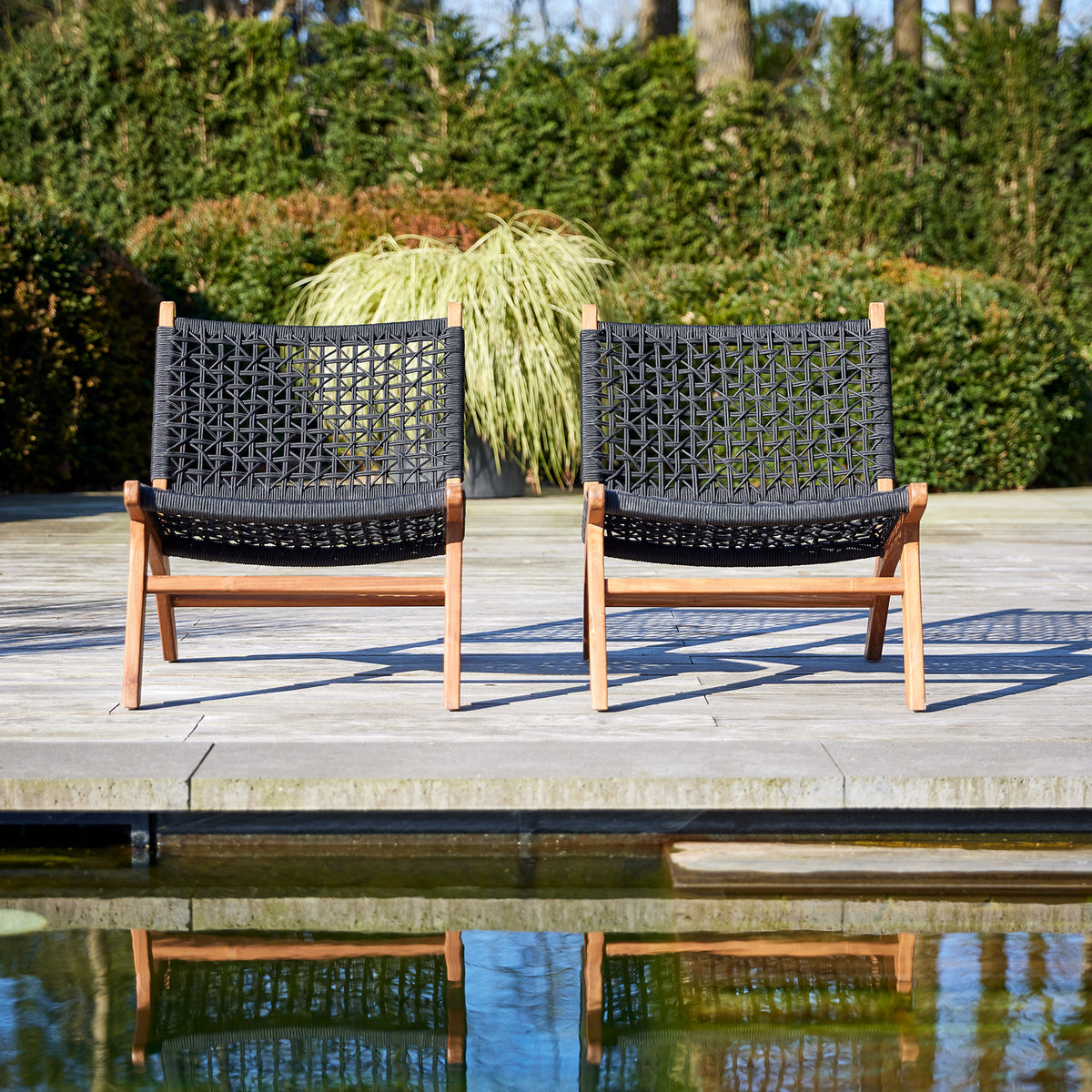 Outdoor Loungestuhl aus Teakholz – Geflochtenes Allwetter-Seil, Komfort & Design für Terrasse & Garten