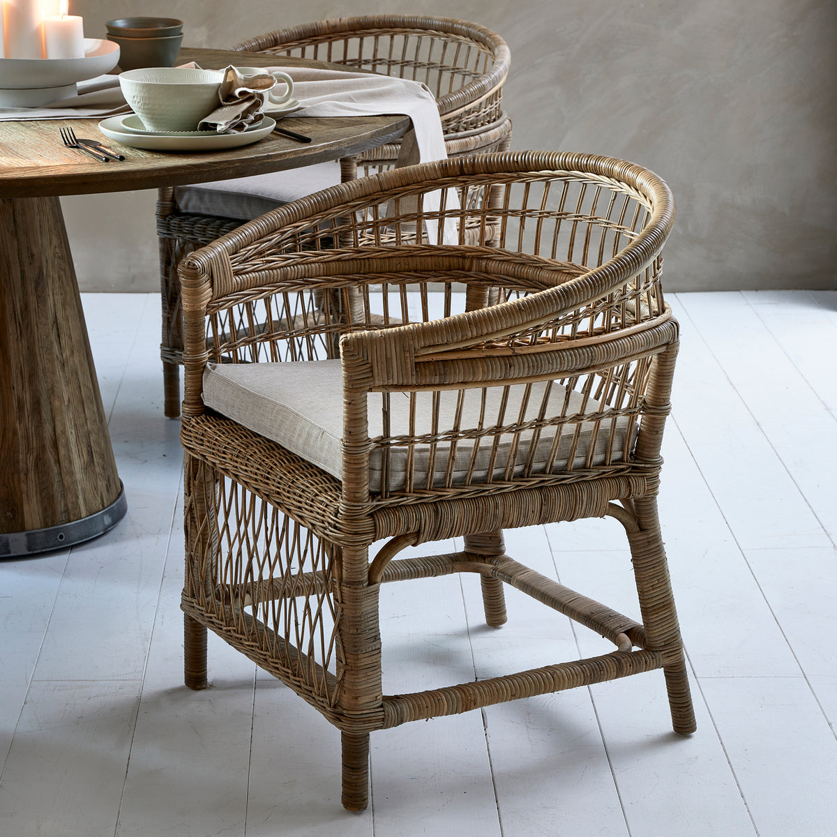 Exquisiter Rattanstuhl mit Sitzkissen – Handgeflochtener Naturstuhl für Esszimmer & Wohnraum