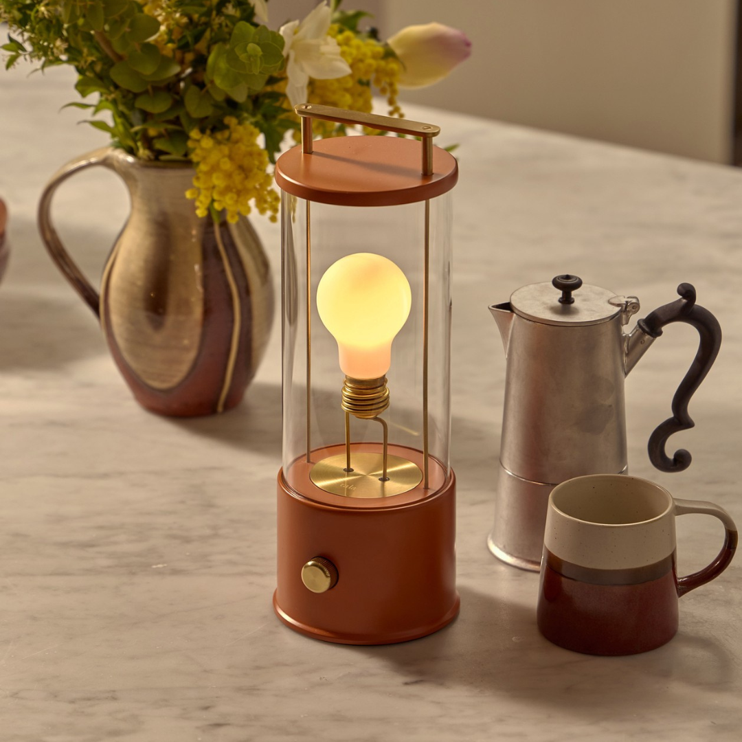 Muse – Tragbare Designerlampe in Claycourt Orange mit Dim-to-Warm & IP44