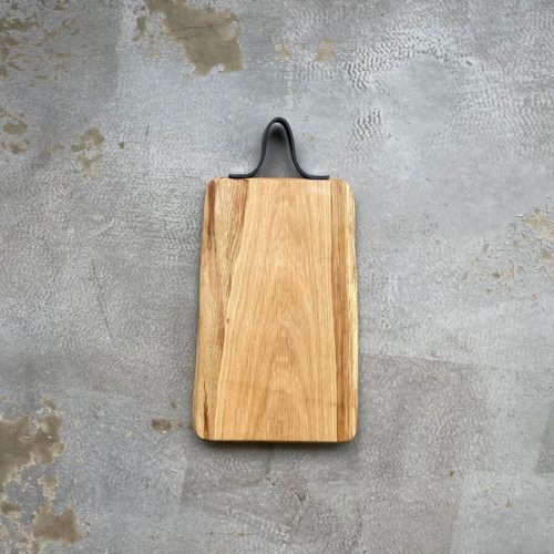 Holzbrett "Woodbag" aus Natureiche mit Lederschlaufe in verschiedenen Größen