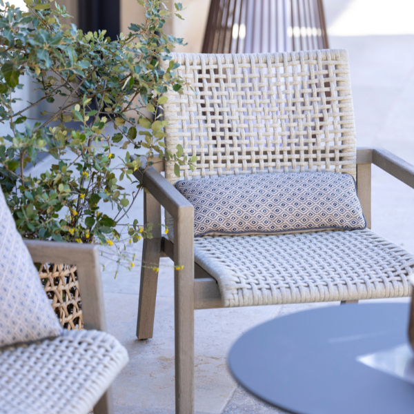COPENHAGUE Gartensessel – Stapelbarer Design-Sessel aus Teakholz & Seilgeflecht