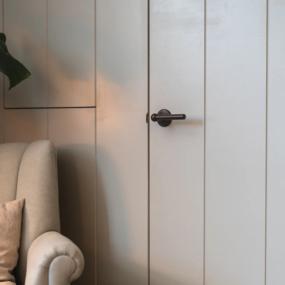 Corston Harper gefederter Türgriff – Bronze