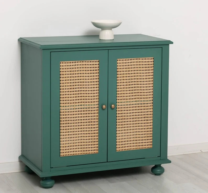 Rattan Kommode aus Massivholz – Handgefertigter Schrank mit 2 Türen aus Pinie