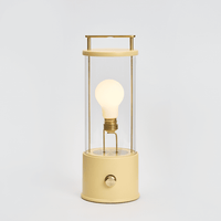 Muse – Tragbare Designerlampe in  Posset Yellow mit Dim-to-Warm & IP44