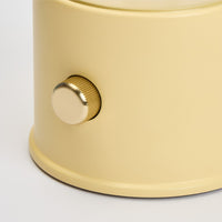 Muse – Tragbare Designerlampe in  Posset Yellow mit Dim-to-Warm & IP44