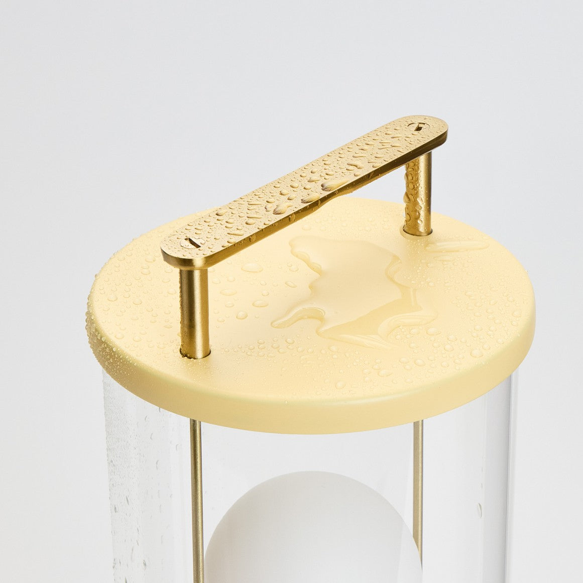 Muse – Tragbare Designerlampe in  Posset Yellow mit Dim-to-Warm & IP44