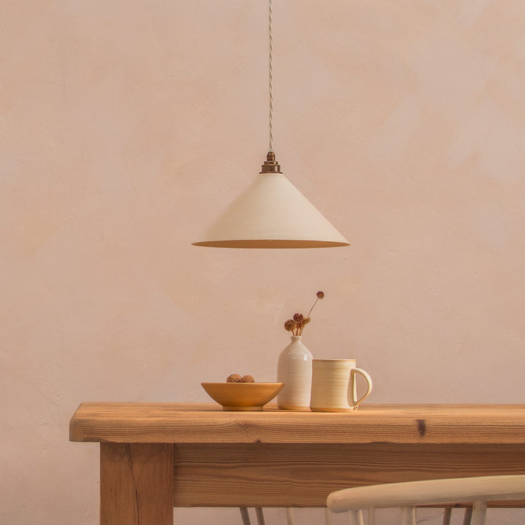Large Rocco Light Ecru – Große Deckenleuchte in sanften Naturtönen