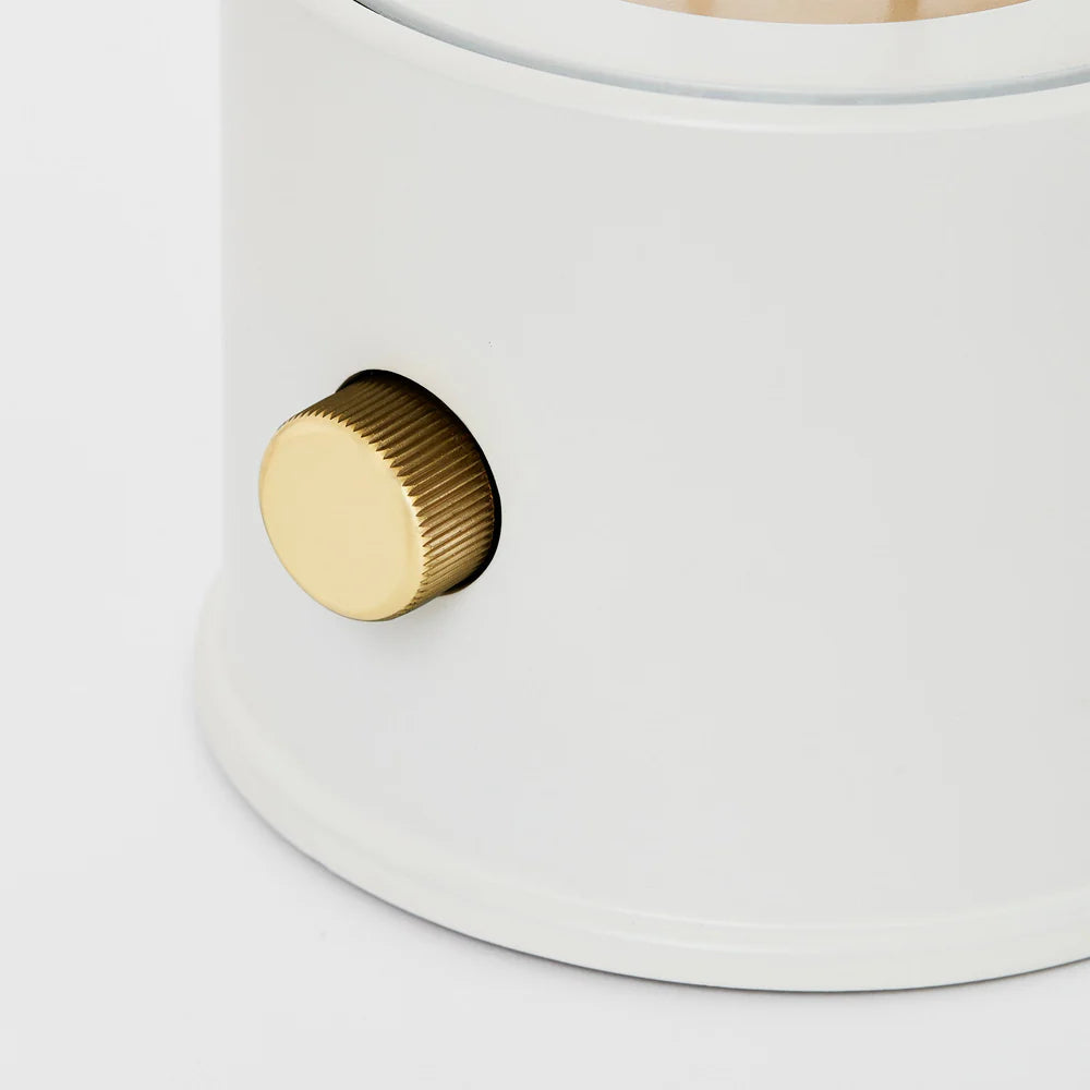 Die tragbare Lampe „Muse“ in Candlenut-Weiß