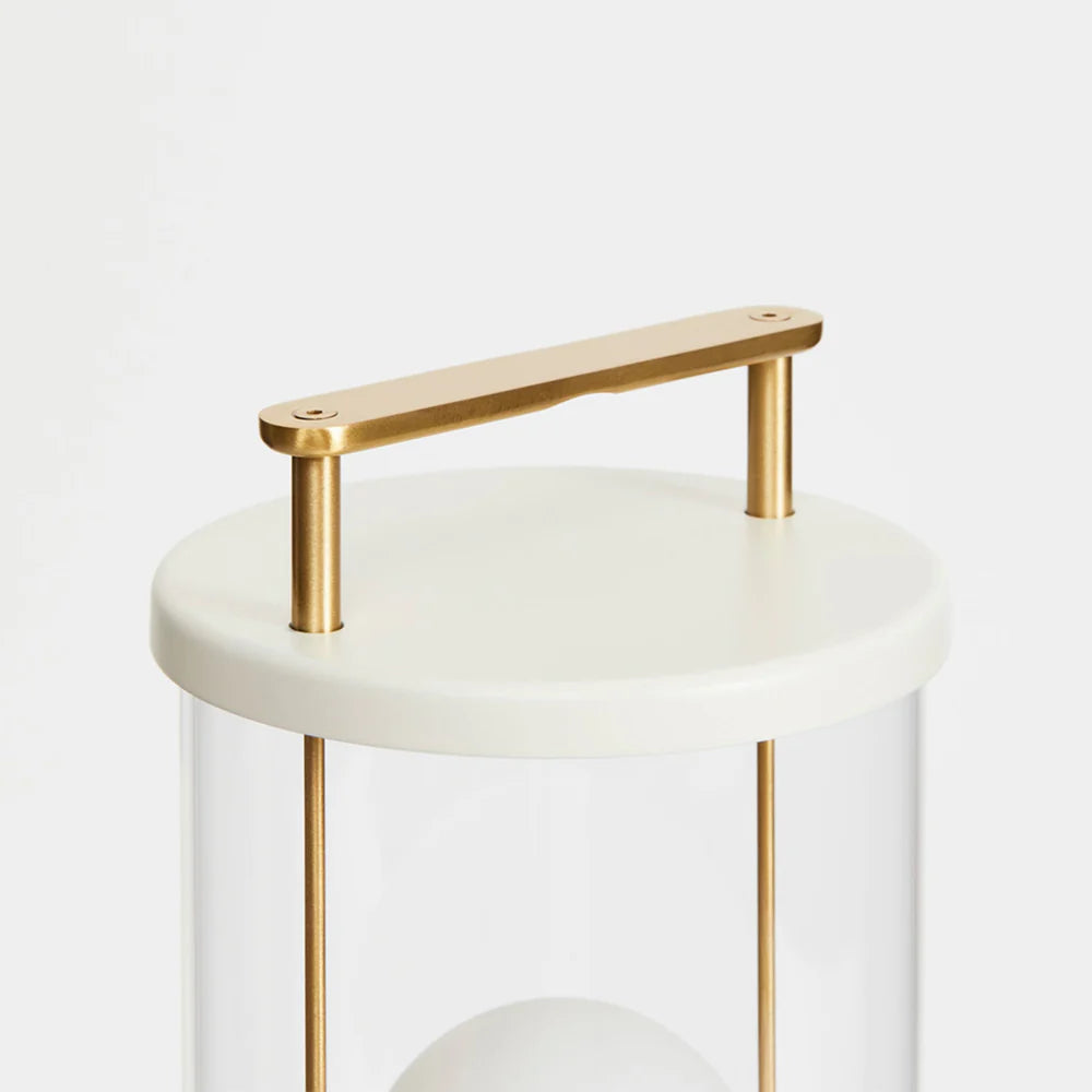 Die tragbare Lampe „Muse“ in Candlenut-Weiß