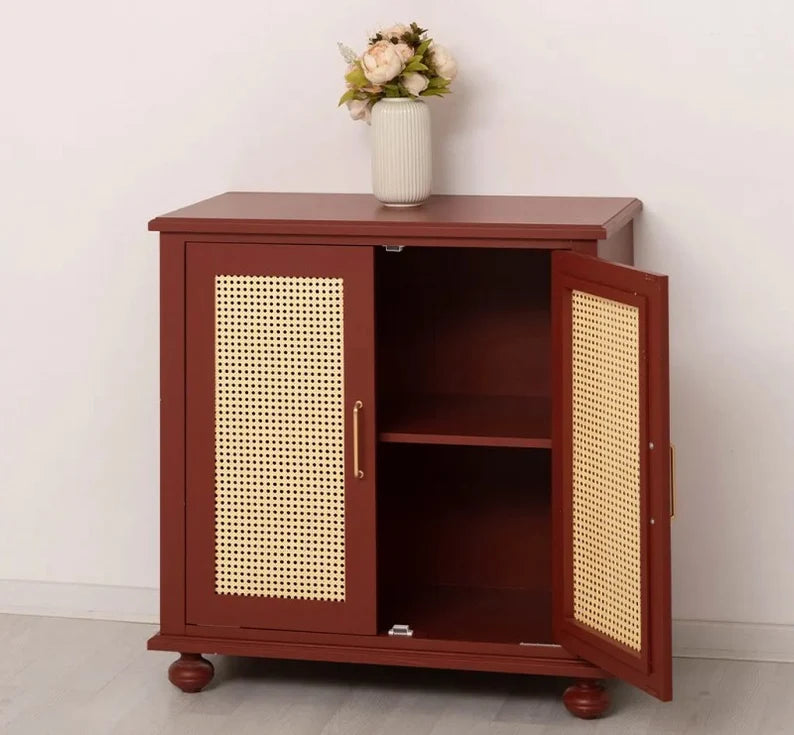Rattan Kommode aus Massivholz – Handgefertigter Schrank mit 2 Türen aus Pinie