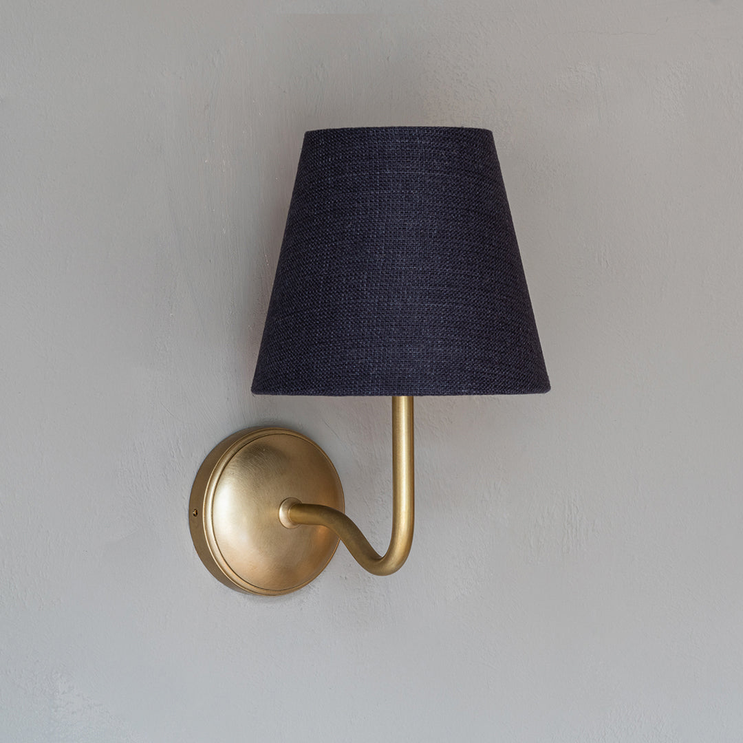 Corston-Malvern Medium-Wandleuchte Basaltgrau – Poliertes Nickel