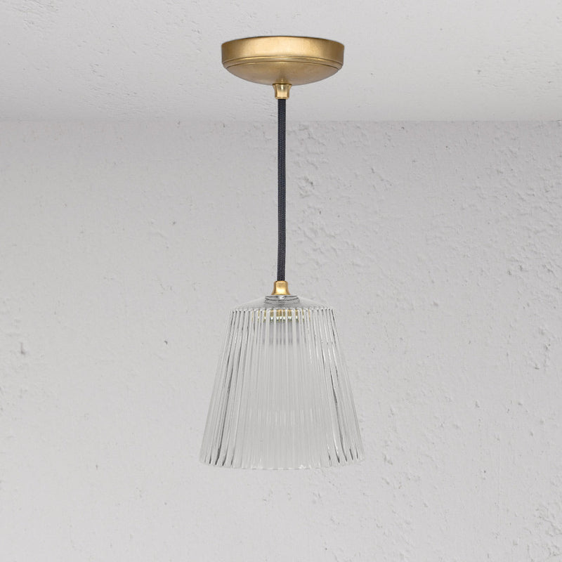 Richmond hängende Medium-Deckenleuchte geriffeltes Glas – Antikes Messing 