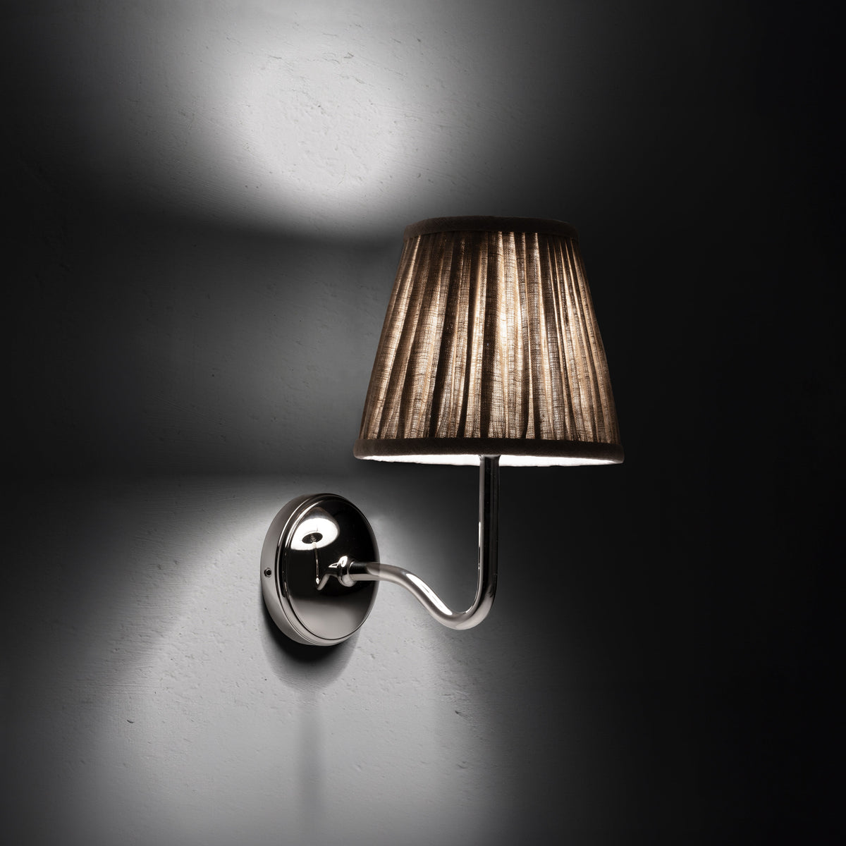 Corston Malvern Medium-Wandleuchte natürliches Beige - Poliertes Nickel