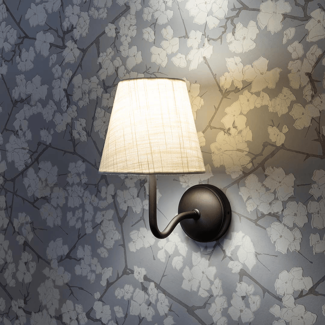 Corston Malvern Medium-Wandleuchte Alabasterweiß - Bronze