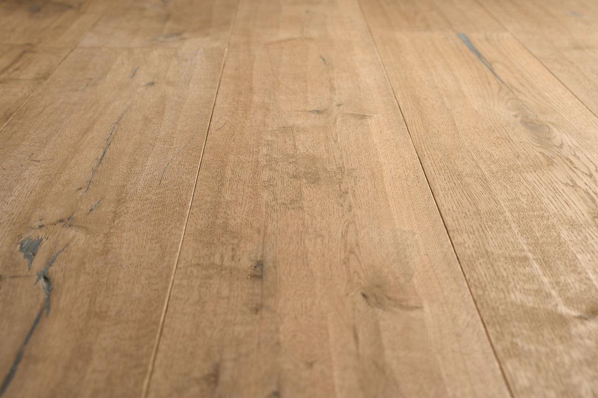 Landhausdiele Aged Oak (VORVERKAUF) – Eiche gealtert, handgehobelt & weiß geölt | 1900 × 189 mm